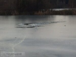 2 Personen im Villacher Silbersee eingebrochen – Lebensgefahr